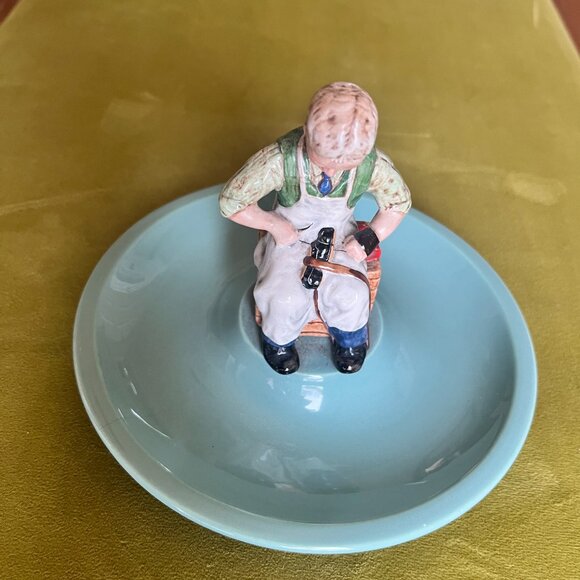 Vintage Beswick England Shoemaker Figurine for Timpson Fine Shoes c.1965 - Picture 7 of 10